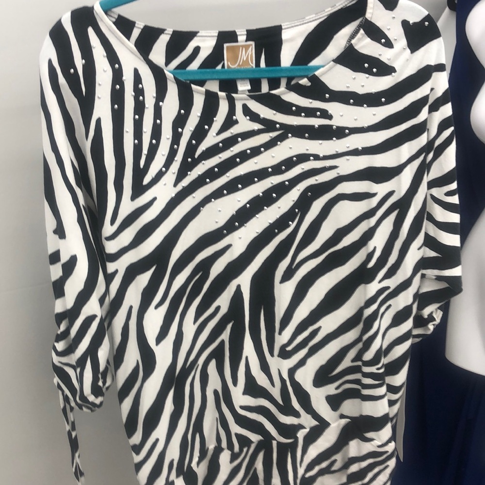JM collection black/white zebra striped top size XL